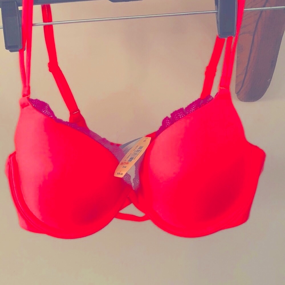 Victoria’s Secret, NWT size 36B ,bright pink & purple lace trim, soft underwire